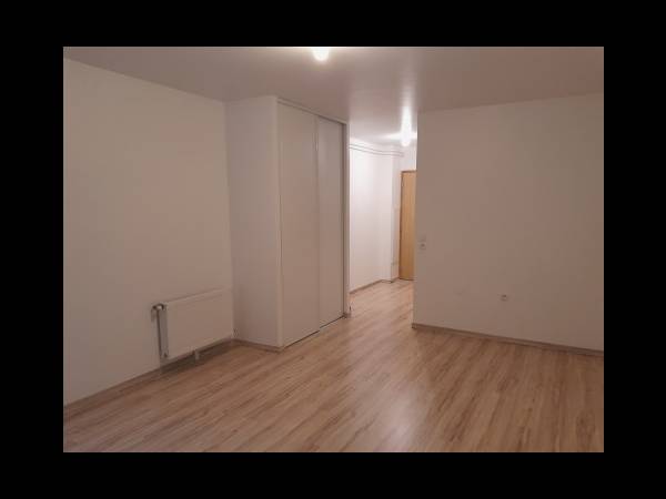 Location / Appartement 1 pièce de 27 m², Reims, Rue Léon Mathieu / Photo 2