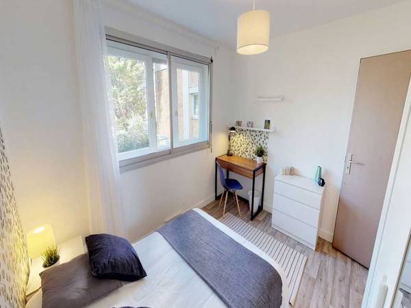 Colocation / Appartement 4 pièces de 100 m², Clichy, Rue des Cailloux / Photo 2