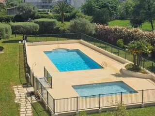 Location / Appartement 4 pièces de 71 m², Antibes, Chemin des Moyennes Bréguières