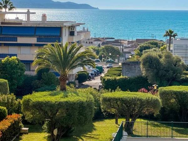 Location / Appartement 4 pièces de 71 m², Antibes, Chemin des Moyennes Bréguières / Photo 11