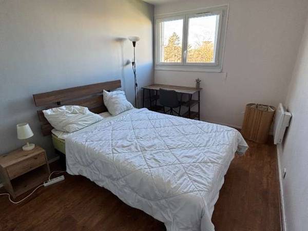 Colocation / Appartement 8 pièces de 113 m², Montigny-le-Bretonneux, Rue des Blés d'Or / Photo 2