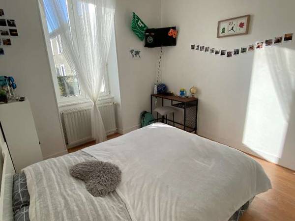 Colocation / Maison 5 pièces de 93 m², La Couronne, Rue Victor Hugo / Photo 3
