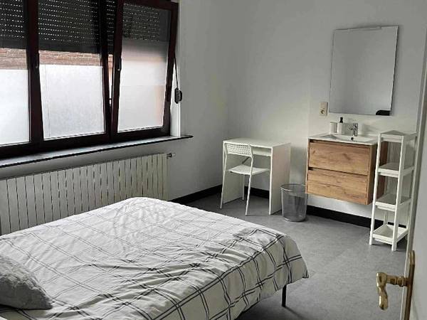 Colocation / Résidence 10 pièces de 199 m², Charleroi, Rue Victor Baux / Photo 2