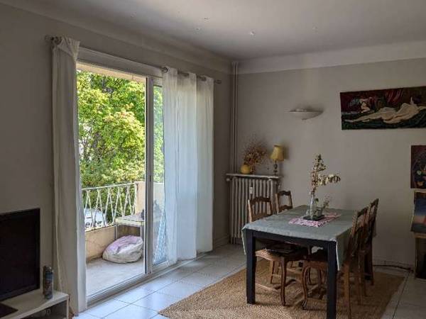 Colocation / Immeuble 7 pièces de 70 m², Aix-en-Provence, Avenue de Lattre de Tassigny / Photo 2