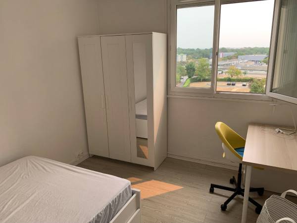 Flatsharing / 4-bedroom flat · 82 m², Gradignan, Cours du Général de Gaulle / Photo 2