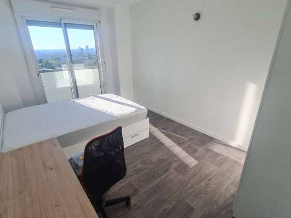 Colocation / Appartement 6 pièces de 94 m², Bron, Rue du Parc / Photo 2