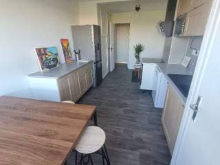 Room share / 6 rooms apartment · 94 m², Bron, Rue du Parc
