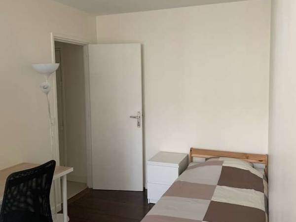 Colocation / Appartement 6 pièces de 111 m², Montigny-le-Bretonneux, Mail des Thuyas / Photo 2