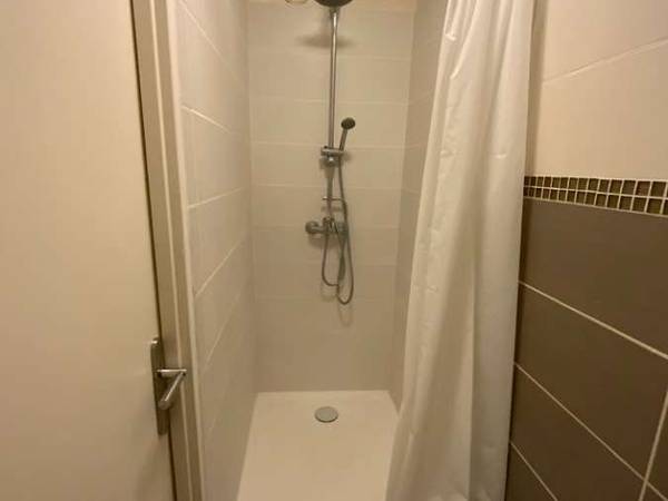 Colocation / Appartement 6 pièces de 111 m², Montigny-le-Bretonneux, Mail des Thuyas / Photo 6