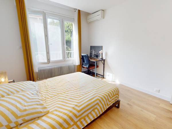 Colocation / Appartement 4 pièces de 75 m², Vénissieux, Rue Vaillant Couturier / Photo 2