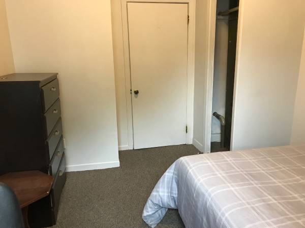 Colocation / Maison 3 pièces de 100 m², Montréal, Rue Dorion / Photo 2