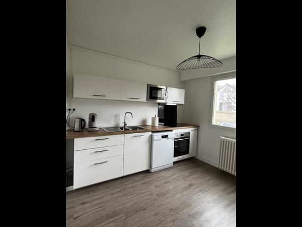 Colocation / Appartement 5 pièces de 86 m², Évry-Courcouronnes, Rue Eugène Delacroix / Photo 2