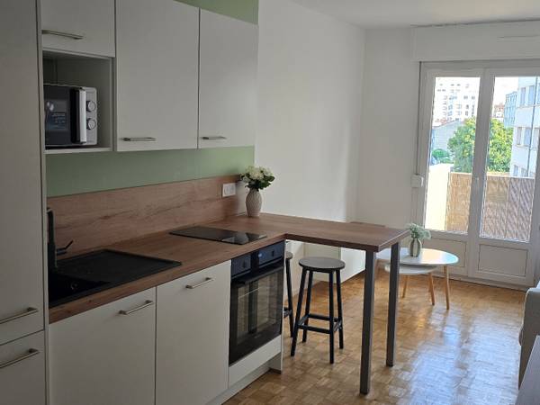 Location / Maison 5 pièces de 66 m², Villeurbanne, Cours Émile Zola / Photo 2