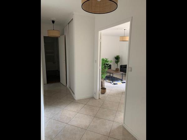 Colocation / Appartement 4 pièces de 85 m², Noisy-le-Grand, Allee du Colonel Fabien / Photo 2