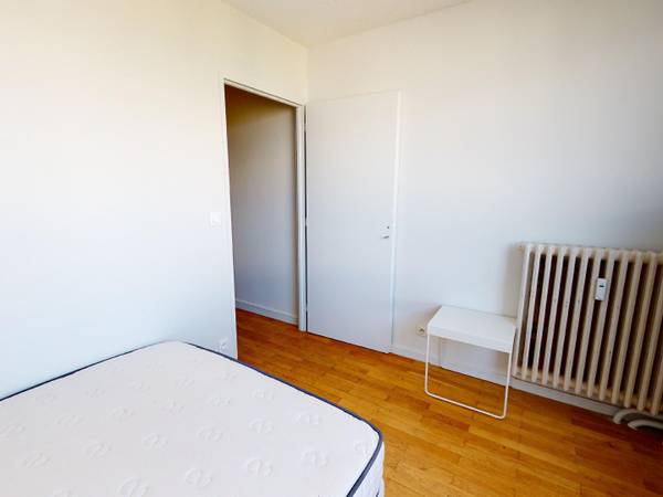 Colocation / Appartement 6 pièces de 85 m², Lyon, Boulevard des Etats Unis / Photo 2