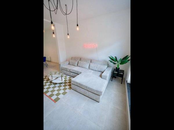 Room share / 10 rooms house · 260 m², Anderlecht, Rue du Potaerdenberg / Photo 2