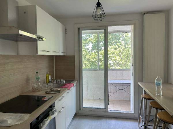Colocation / Appartement 4 pièces de 60 m², Nîmes, Rue du Romarin / Photo 2