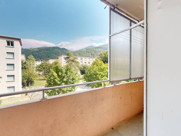 Location / Appartement 3 pièces de 52 m², Saint-Martin-d'Hères, Rue Jean Cocteau / Photo 2