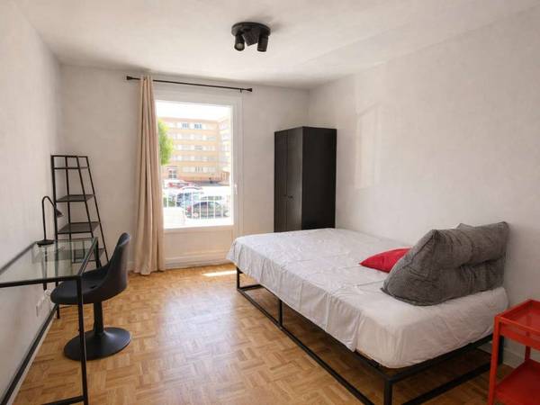 Colocation / Appartement 5 pièces de 66 m², Bron, Avenue Pierre Brossolette / Photo 6
