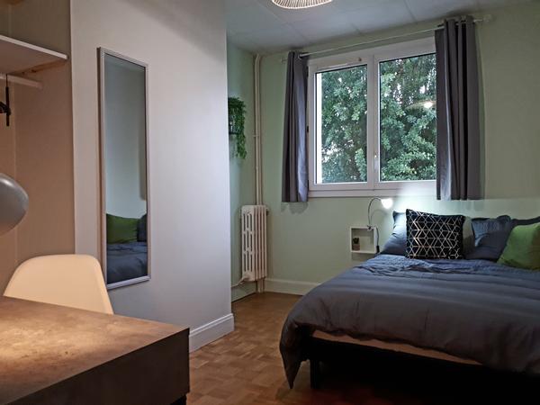 Colocation / Résidence 4 pièces de 65 m², La Riche, Rue de la Parmentière / Photo 2
