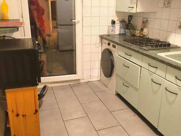 Colocation / Appartement 1 pièce de 14 m², Nanterre, Avenue de la République / Photo 2