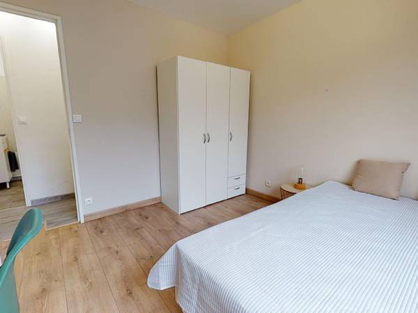 Colocation / Appartement 6 pièces de 86 m², Lyon, D Rue de Saint Cyr / Photo 2