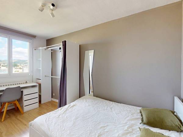 Colocation / Appartement 4 pièces de 64 m², Saint-Étienne, Résidence Dombasle / Photo 2