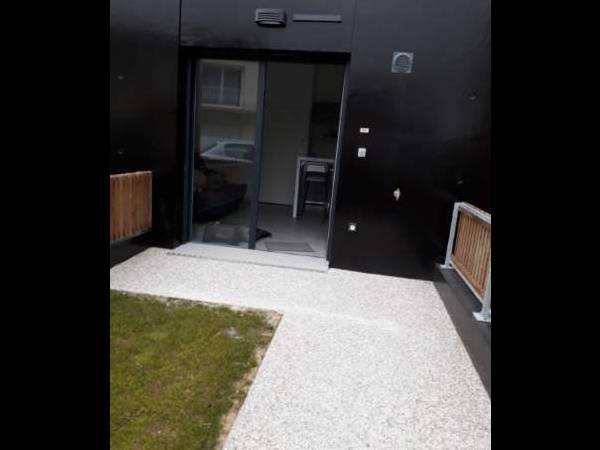 Location / Appartement 1 pièce de 25 m², La Rochelle, Rue des Altéas / Photo 2