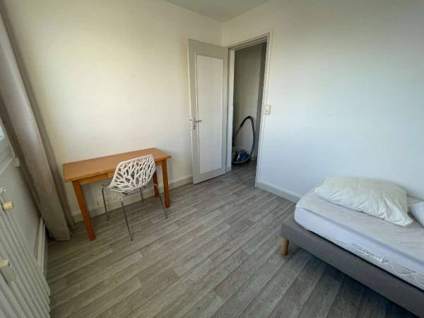 Colocation / Appartement 5 pièces de 85 m², Orléans, Rue Philippe le Bel / Photo 4