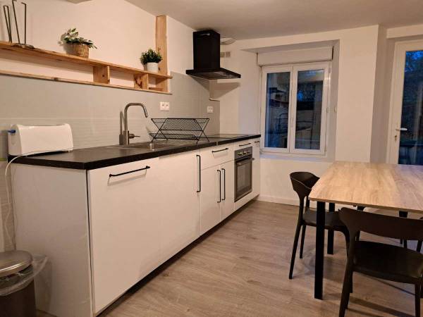 Colocation / Appartement 3 pièces de 56 m², Mayenne, Rue Saint-Martin / Photo 2