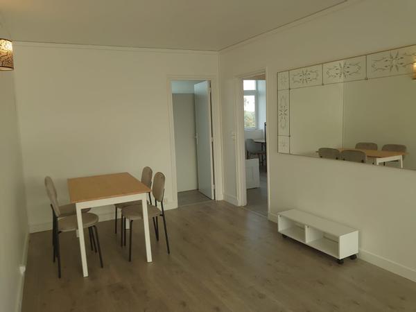 Colocation / Appartement 5 pièces de 79 m², Évry-Courcouronnes, Résidence du Parc de Petit Bourg / Photo 2