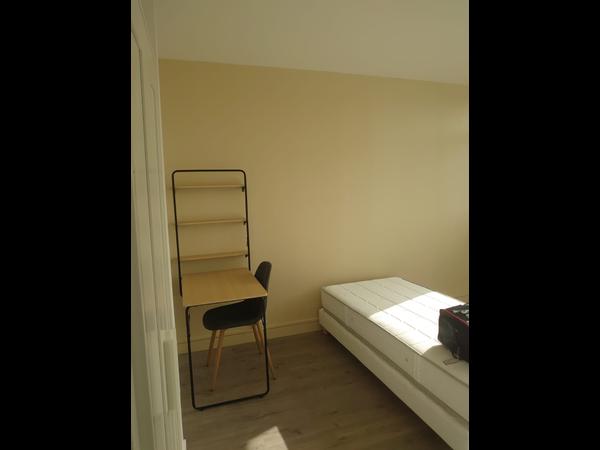 Colocation / Appartement 5 pièces de 79 m², Évry-Courcouronnes, Résidence du Parc de Petit Bourg / Photo 9