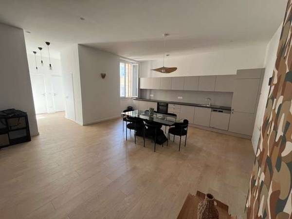 Colocation / Appartement 4 pièces de 110 m², Marseille, Rue Longue des Capucins / Photo 2