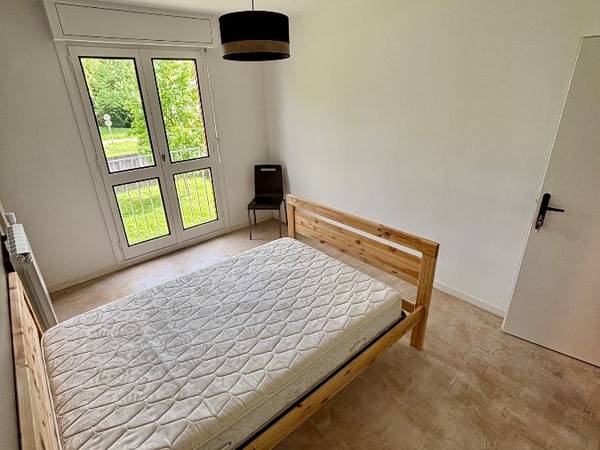 Colocation / Immeuble 5 pièces de 100 m², Chambéry, Allée de Bresse / Photo 3