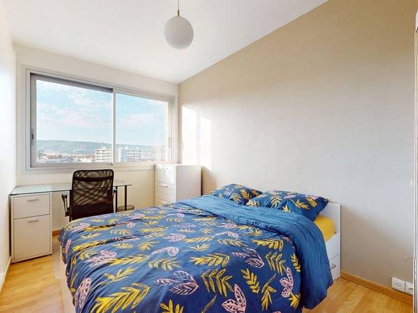 Colocation / Appartement 4 pièces de 81 m², Clermont-Ferrand, Avenue des Paulines / Photo 2