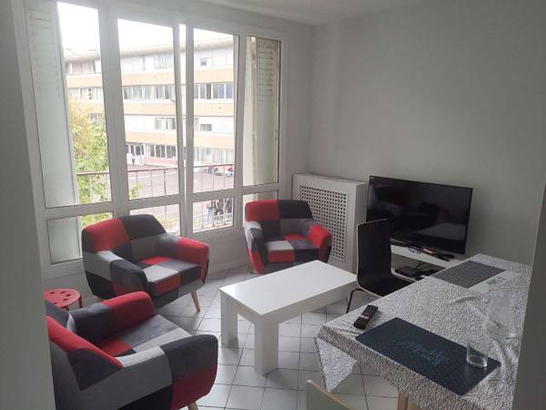 Colocation / Appartement 4 pièces de 63 m², Le Kremlin-Bicêtre, Route Stratégique / Photo 2