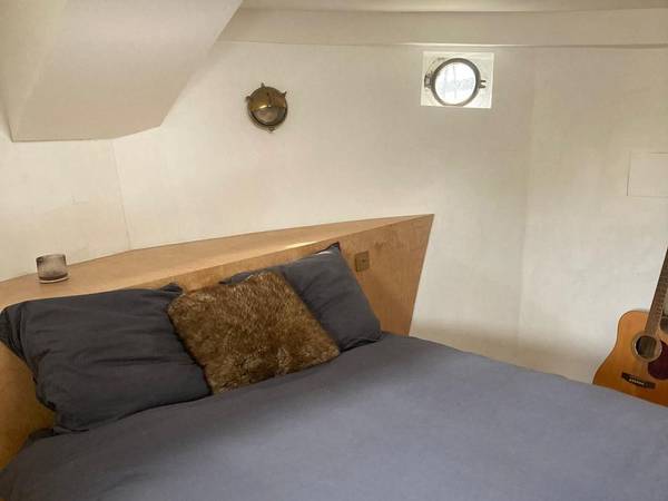 Chambre chez l'habitant / Péniche 3 pièces de 120 m², Paris, Quai d'Austerlitz Peniche Chine / Photo 2