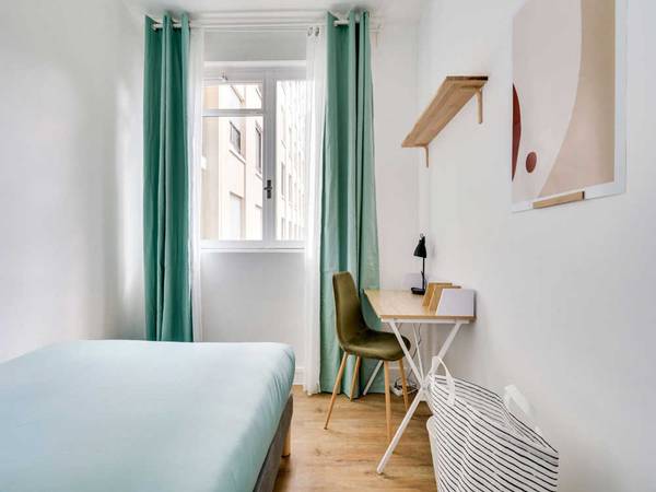Colocation / Appartement 5 pièces de 130 m², Paris, Rue Mesnil / Photo 2