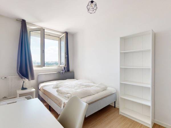 Colocation / Appartement 4 pièces de 76 m², Rosny-sous-Bois, Allée Ambroise Thomas / Photo 2