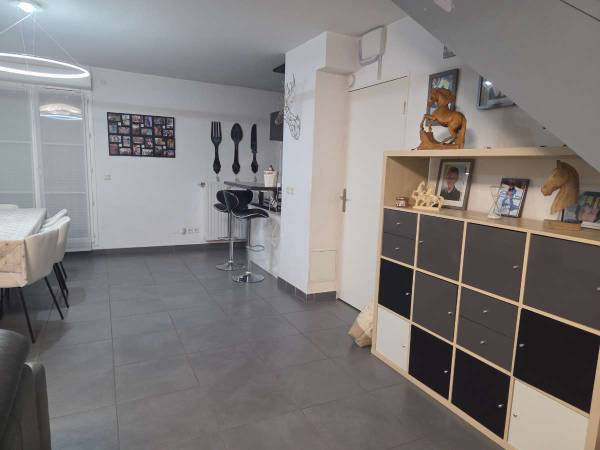 Chambre pour étudiant / Maison 8 pièces de 175 m², Saint-Pierre-du-Perray, Rue Jules Barbey d'Aurevilly / Photo 2
