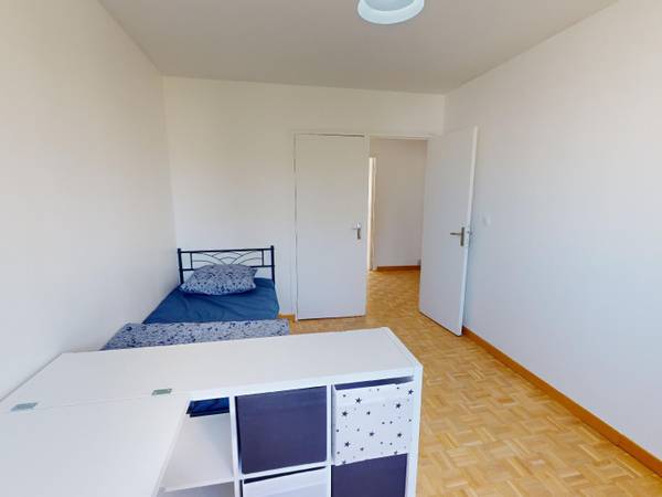 Colocation / Appartement 5 pièces de 83 m², Pontoise, Les Hauts de Marcouville / Photo 2