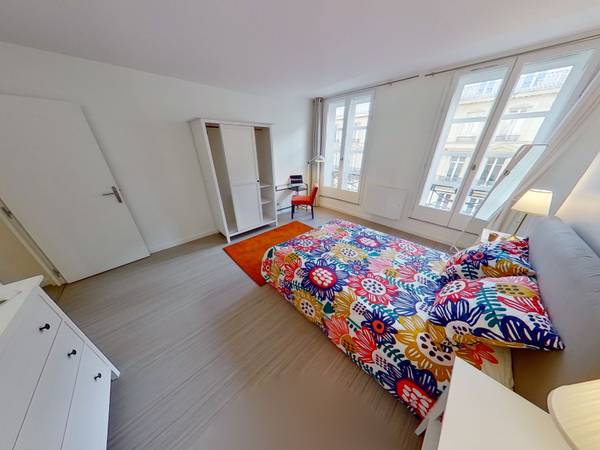 Colocation / Appartement 6 pièces de 137 m², Paris / Photo 2