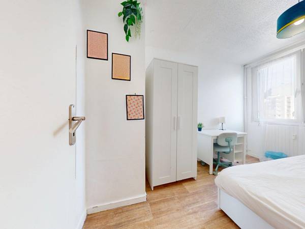 Colocation / Appartement 4 pièces de 50 m², Saint-Denis, Place de l'Ermitage / Photo 2