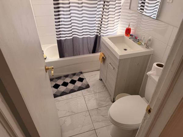 Colocation / Appartement 5 pièces de 1225 m², Montréal, Avenue Carlton / Photo 7