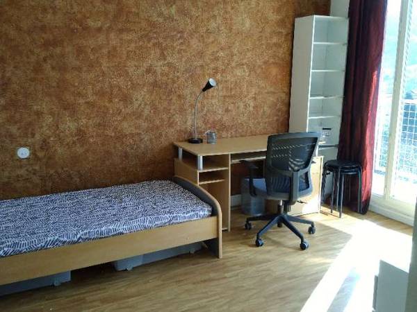 Colocation / Appartement 3 pièces de 50 m², Saint-Martin-d'Hères, Rue Alphonse Allais / Photo 2