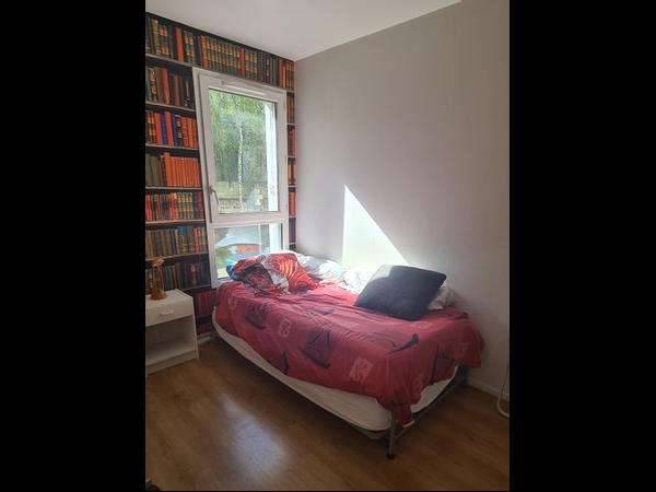 Colocation / Appartement 4 pièces de 90 m², Courbevoie, Rue Joseph Rivière / Photo 2