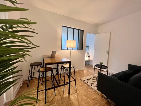 Colocation / Appartement 4 pièces de 103 m², Courbevoie, Rue de l'Abreuvoir / Photo 2