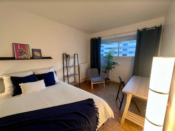 Colocation / Appartement 4 pièces de 103 m², Courbevoie, Rue de l'Abreuvoir / Photo 2