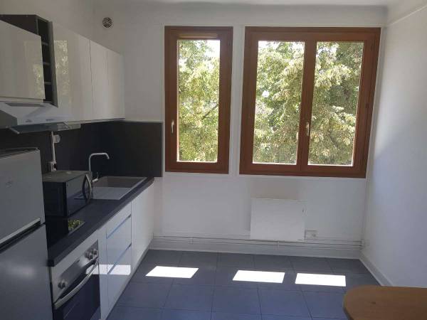 Colocation / Appartement 3 pièces de 48 m², Chambéry, Quai de la Rize / Photo 2