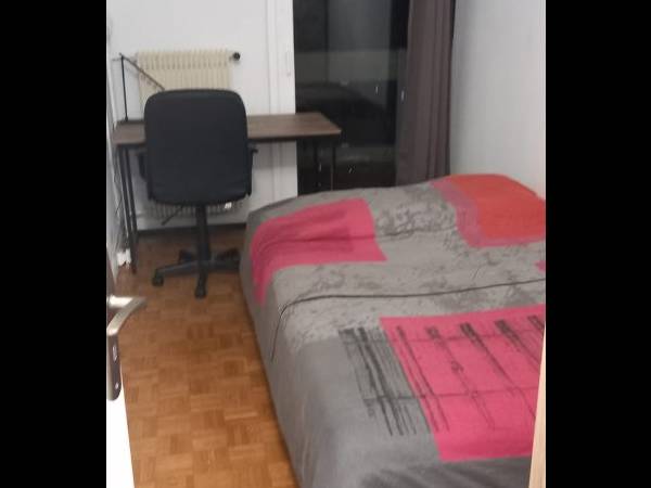 Colocation / Appartement 7 pièces de 115 m², Nanterre, Rue de Zilina / Photo 2